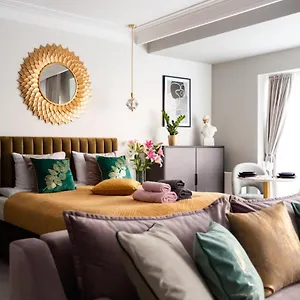 Apartment Golden Apartment, So Close To Rynek! Free Parking Included., Wroclaw
